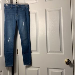 Hollister, high rise, jegging, length 28, waist 26 Open to offers and trade!
